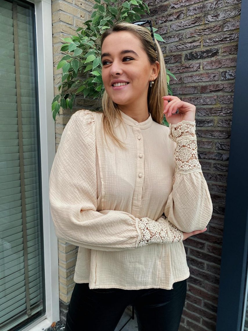 blouse-beige